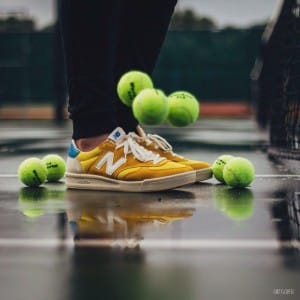 流行の復刻テニススタイル！超軽量のニューバランスCRT300